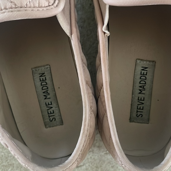 Steve Madden Quilted Slip on Sz 9.5 M - Picture 4 of 4
